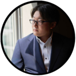 岸泰裕氏